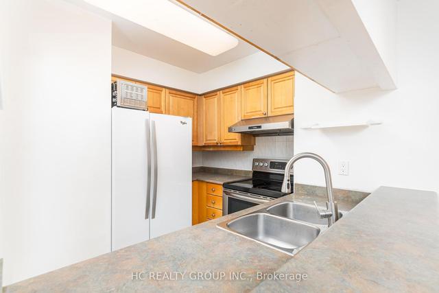 1008 - 18 Sommerset Way, Condo with 1 bedrooms, 1 bathrooms and 1 parking in Toronto ON | Image 4