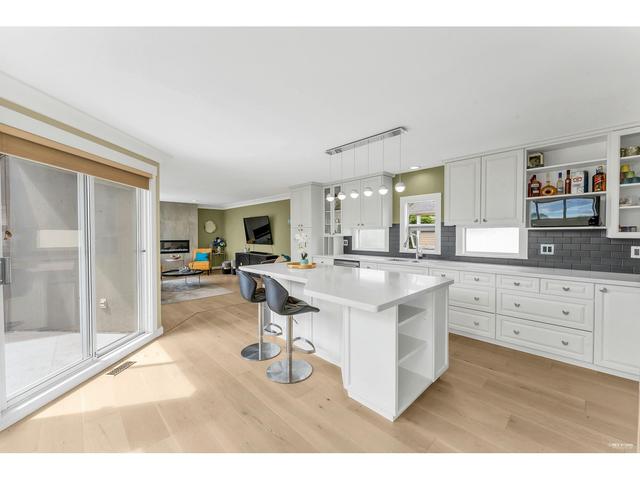 843 Parker Street, House detached with 6 bedrooms, 4 bathrooms and null parking in White Rock BC | Image 24