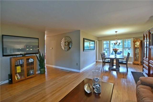 137 Old Mosley St, House detached with 2 bedrooms, 2 bathrooms and 9 parking in Wasaga Beach ON | Image 8