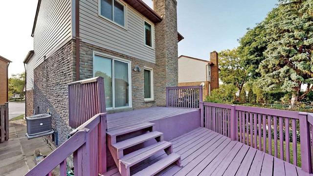 71 Sandyhook Sq, House detached with 3 bedrooms, 3 bathrooms and 4 parking in Toronto ON | Image 15