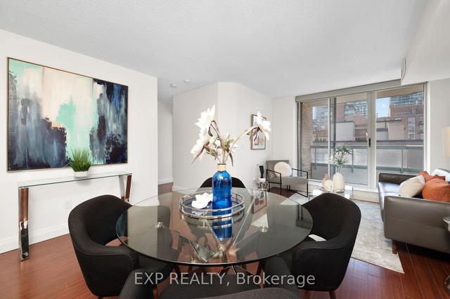 802 - 311 Richmond St E, Condo with 2 bedrooms, 1 bathrooms and 1 parking in Toronto ON | Image 2