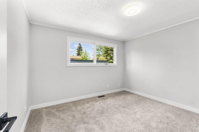 6420 26 Avenue Ne, House detached with 3 bedrooms, 1 bathrooms and 5 parking in Calgary AB | Image 14