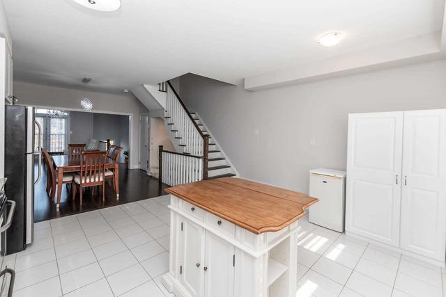1204 Beachcomber Rd, House attached with 4 bedrooms, 4 bathrooms and 2 parking in Mississauga ON | Image 4