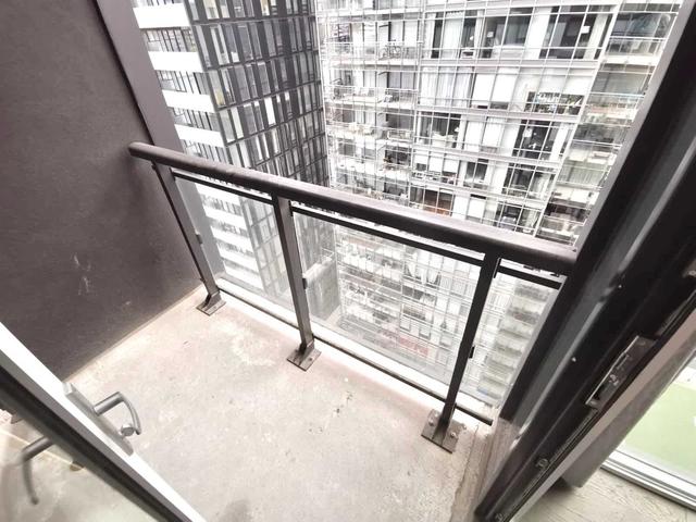1409 - 17 Dundonald St, Condo with 1 bedrooms, 1 bathrooms and 0 parking in Toronto ON | Image 2