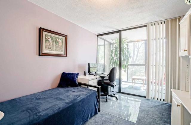 305 - 4235 Sherwoodtowne Blvd, Condo with 2 bedrooms, 2 bathrooms and 1 parking in Mississauga ON | Image 6
