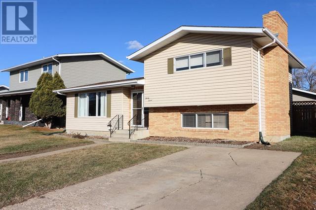 27 Ross Glen Place Se, House detached with 3 bedrooms, 2 bathrooms and 3 parking in Medicine Hat AB | Image 24