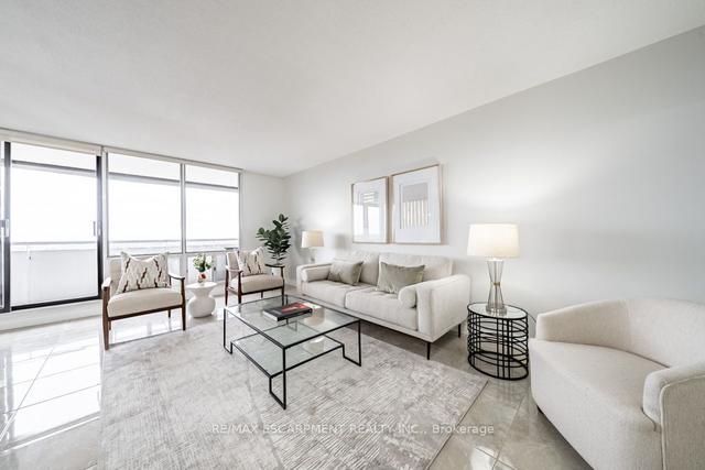 1602 - 2055 Upper Middle Rd, Condo with 3 bedrooms, 2 bathrooms and 1 parking in Burlington ON | Image 3