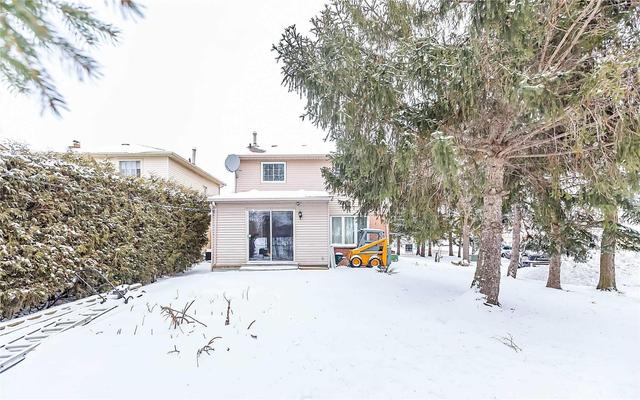 2 Myrtle Crt, House detached with 3 bedrooms, 4 bathrooms and 4 parking in Brampton ON | Image 19