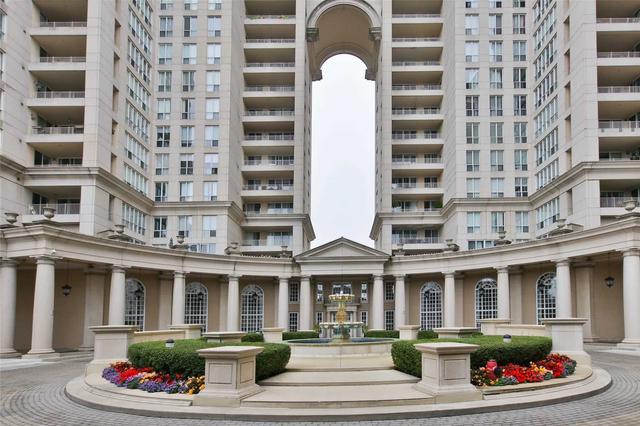 th104 - 2287 Lake Shore Blvd W, Townhouse with 2 bedrooms, 3 bathrooms and 1 parking in Toronto ON | Image 1