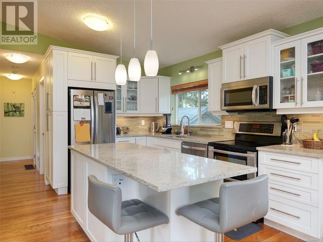 740 Rockheights Ave, House detached with 4 bedrooms, 4 bathrooms and 5 parking in Esquimalt BC | Image 9