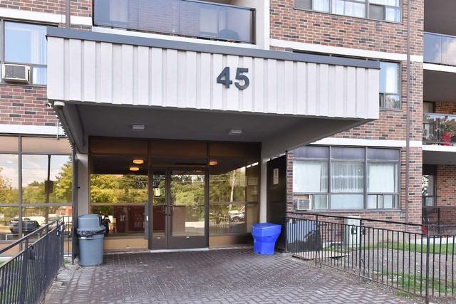 1106 - 45 Sunrise Ave, Condo with 2 bedrooms, 1 bathrooms and 1 parking in Toronto ON | Image 12