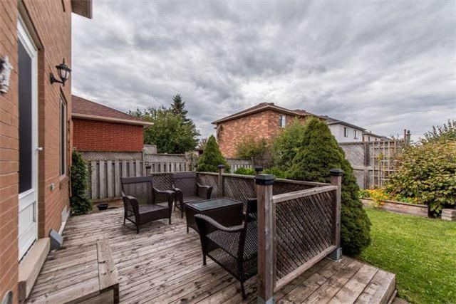 438 Stonegate Ave, House attached with 3 bedrooms, 3 bathrooms and 2 parking in Oshawa ON | Image 11