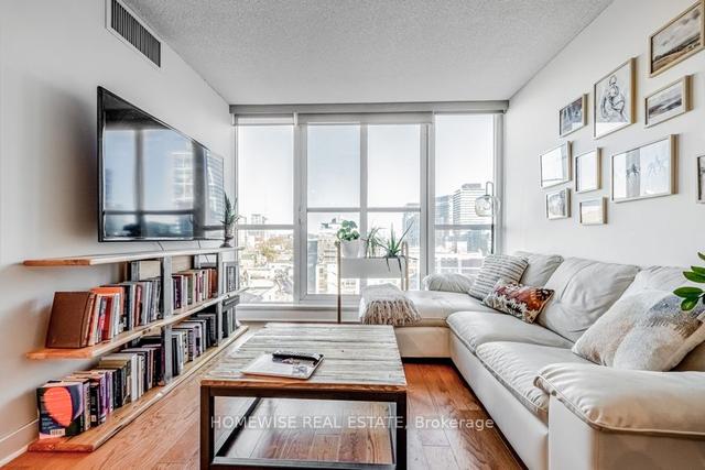 820 - 320 Richmond St E, Condo with 1 bedrooms, 1 bathrooms and 1 parking in Toronto ON | Image 1
