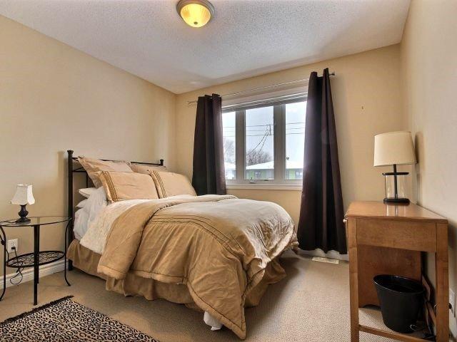 862 Pinewood Cres, House semidetached with 3 bedrooms, 3 bathrooms and 2 parking in Ottawa ON | Image 7