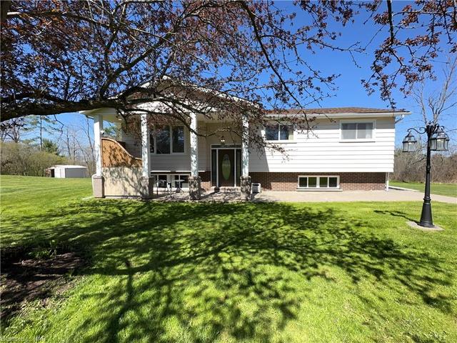 883 Ridge Rd N Road, House detached with 3 bedrooms, 1 bathrooms and 6 parking in Fort Erie ON | Image 1
