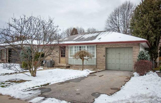 33 Stag Hill Dr, House detached with 3 bedrooms, 2 bathrooms and 3 parking in Toronto ON | Image 12