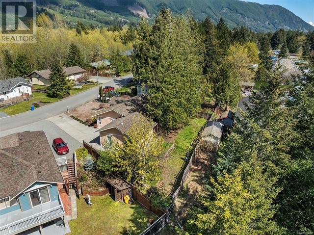 250 Kingfisher Pl, House detached with 2 bedrooms, 2 bathrooms and 4 parking in Lake Cowichan BC | Image 9