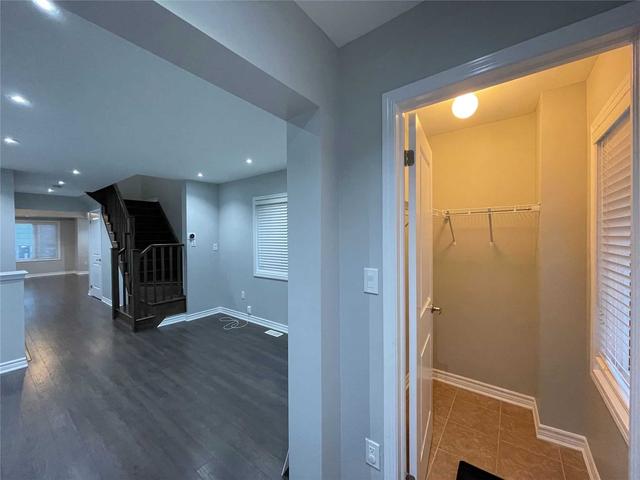 1576 Gainer Cres, House attached with 3 bedrooms, 3 bathrooms and 2 parking in Milton ON | Image 23