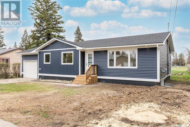 204 Main Street, House detached with 5 bedrooms, 2 bathrooms and null parking in Waldheim SK | Image 3
