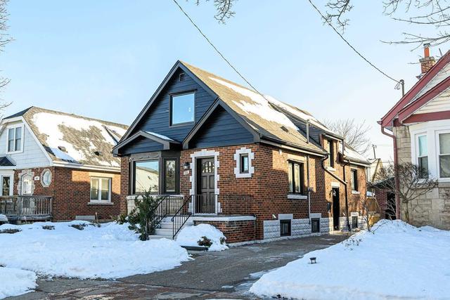 151 Tuxedo Ave S, House detached with 4 bedrooms, 3 bathrooms and 5 parking in Hamilton ON | Image 1