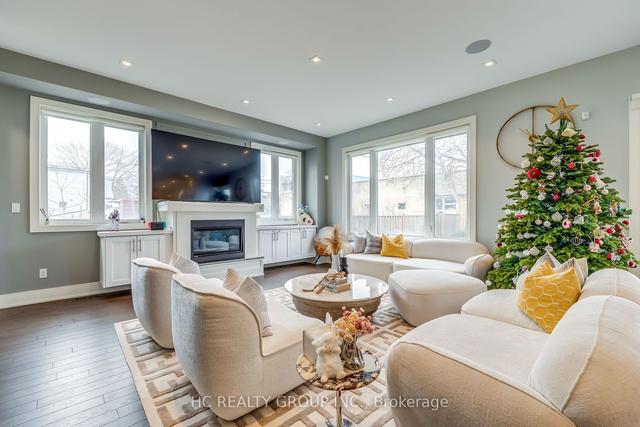 18 Ash Cres, House detached with 5 bedrooms, 6 bathrooms and 6 parking in Toronto ON | Image 5