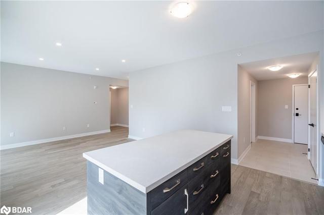 213 - 1 Chef Lane, House attached with 3 bedrooms, 2 bathrooms and 1 parking in Barrie ON | Image 3