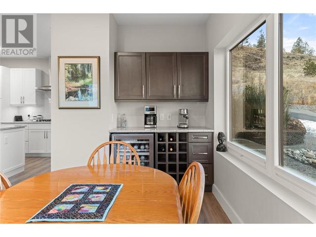 811 - 800 Vista Park, Condo with 3 bedrooms, 2 bathrooms and 2 parking in Penticton 1 BC | Image 12