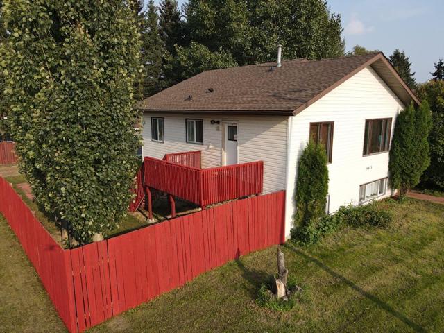 5613 Evergreen Drvie, House detached with 5 bedrooms, 2 bathrooms and 2 parking in High Prairie AB | Image 3