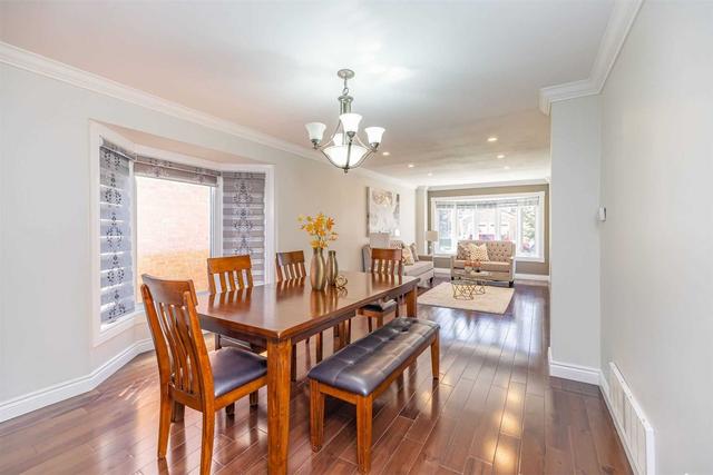 9 Cox Cres, House detached with 4 bedrooms, 3 bathrooms and 8 parking in Brampton ON | Image 3