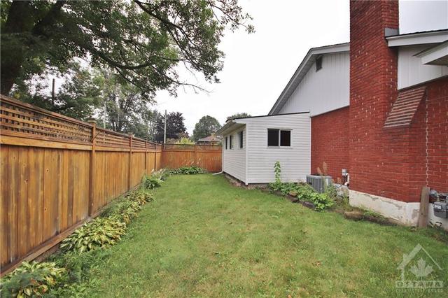 1249 Joyce Crescent, House detached with 4 bedrooms, 2 bathrooms and 4 parking in Ottawa ON | Image 18