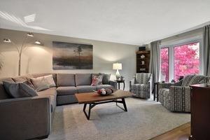 365 Lynn Pl, House detached with 3 bedrooms, 3 bathrooms and 4 parking in Oakville ON | Image 5
