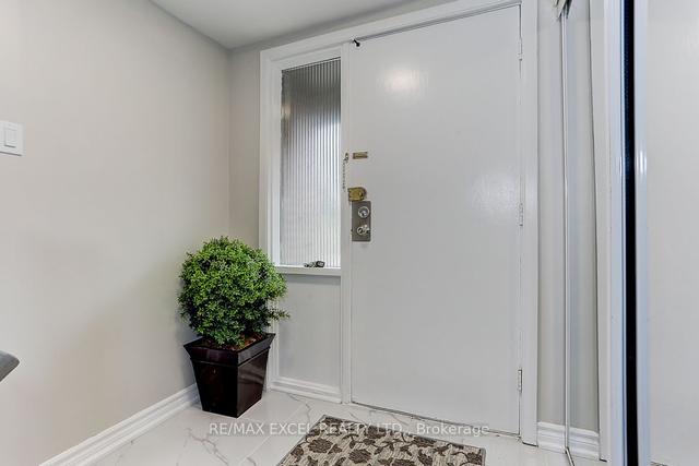 89 Song Meadoway, Townhouse with 3 bedrooms, 2 bathrooms and 2 parking in Toronto ON | Image 34