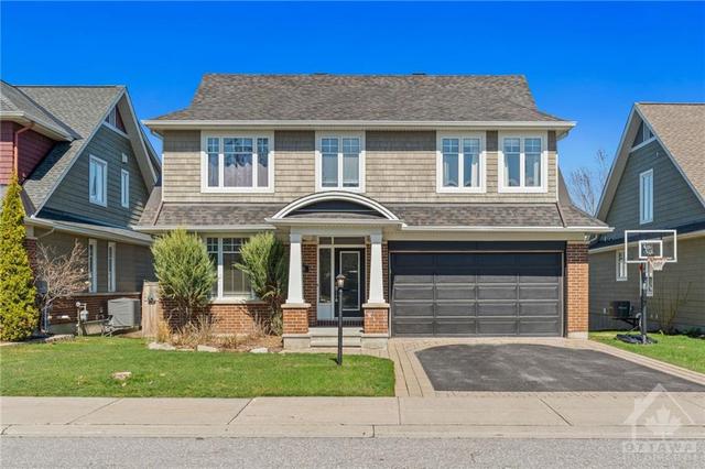 560 Erinwoods Circle, House detached with 4 bedrooms, 4 bathrooms and 4 parking in Ottawa ON | Image 1