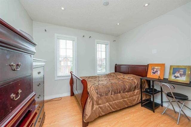 11 Finlayson Cres, House detached with 5 bedrooms, 4 bathrooms and 6 parking in Brampton ON | Image 18