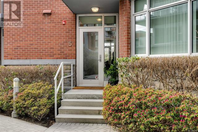 th - 5 100 Saghalie Rd, House attached with 2 bedrooms, 3 bathrooms and 2 parking in Victoria BC | Image 3