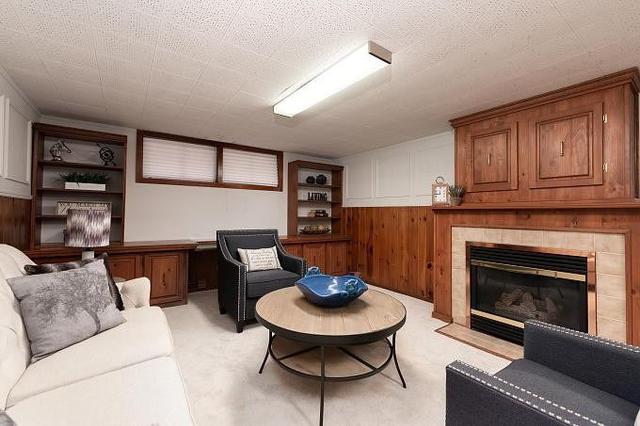 29 Ashgrove Pl, House detached with 3 bedrooms, 2 bathrooms and 5 parking in Toronto ON | Image 9