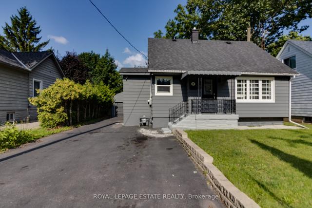 39 St Quentin Ave, House detached with 3 bedrooms, 2 bathrooms and 4 parking in Toronto ON | Image 1