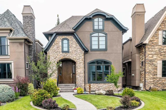2228 Broadview Road Nw, House detached with 5 bedrooms, 3 bathrooms and 2 parking in Calgary AB | Image 1
