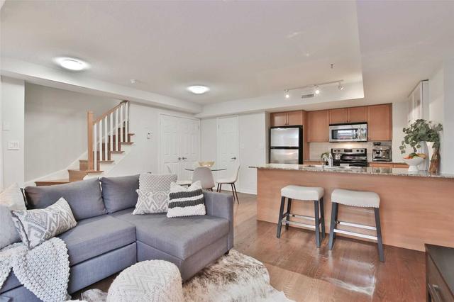 121 - 11 Ruttan St, Townhouse with 2 bedrooms, 2 bathrooms and 1 parking in Toronto ON | Image 12
