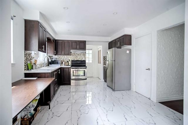 123 Chartland Blvd S, House detached with 4 bedrooms, 3 bathrooms and 5 parking in Toronto ON | Image 7