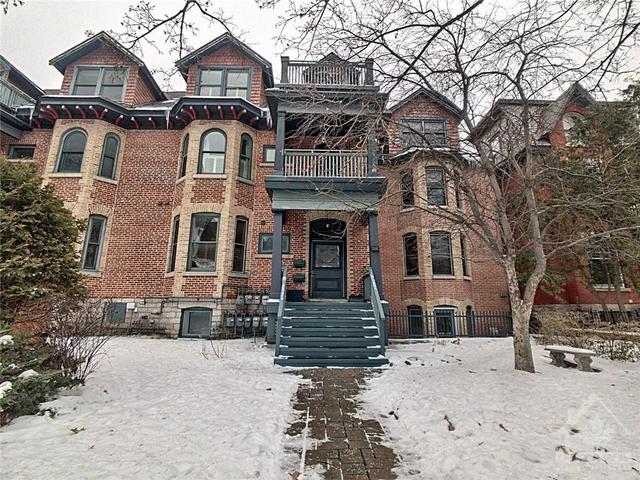 1 - 509 King Edward Avenue, Townhouse with 3 bedrooms, 3 bathrooms and 1 parking in Ottawa ON | Image 1