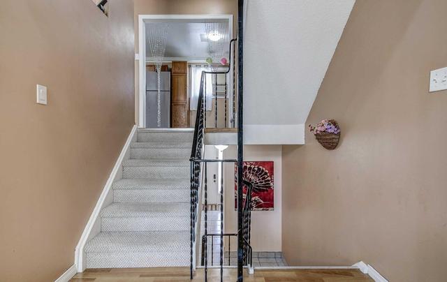 19 Mccallum Crt, Townhouse with 3 bedrooms, 2 bathrooms and 1 parking in Brampton ON | Image 12