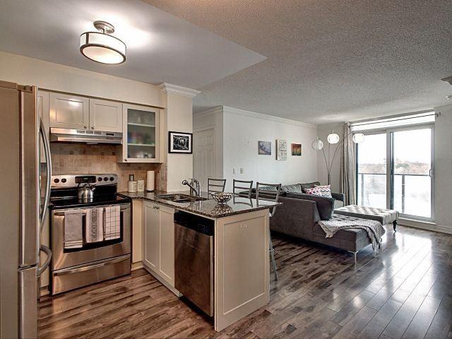 407 - 18 Valley Woods Rd, Condo with 2 bedrooms, 2 bathrooms and 1 parking in Toronto ON | Image 2