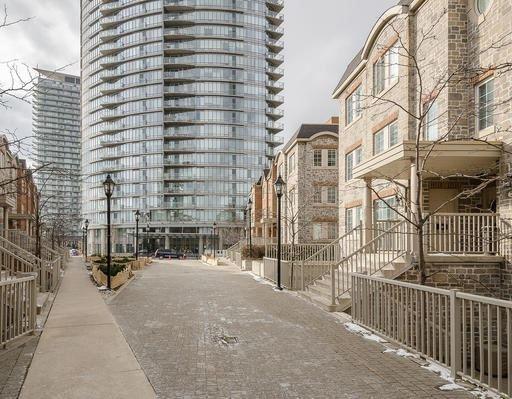 Th 64 - 95 The Queensway Rd, Townhouse with 1 bedrooms, 2 bathrooms and 1 parking in Toronto ON | Image 10