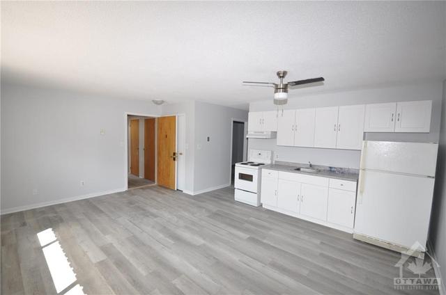 d - 55 Mohns Avenue, Condo with 2 bedrooms, 1 bathrooms and 1 parking in Petawawa ON | Image 3