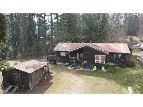 325 Beggs Road, House detached with 4 bedrooms, 2 bathrooms and null parking in Central Kootenay E BC | Card Image