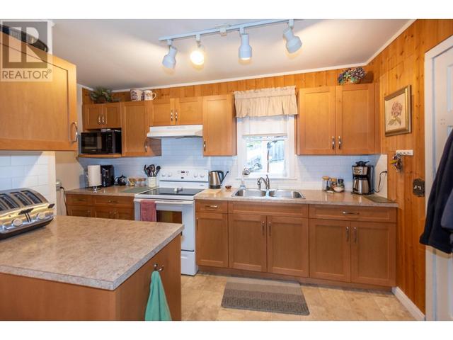 8518 - 97a Highway Unit# 5, Home with 2 bedrooms, 1 bathrooms and 4 parking in North Okanagan F BC | Image 6