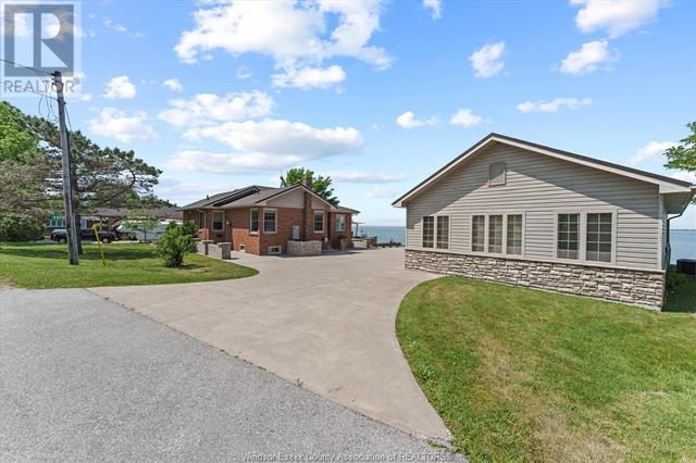 1370 Front Road South, House detached with 3 bedrooms, 2 bathrooms and null parking in Amherstburg ON | Image 1