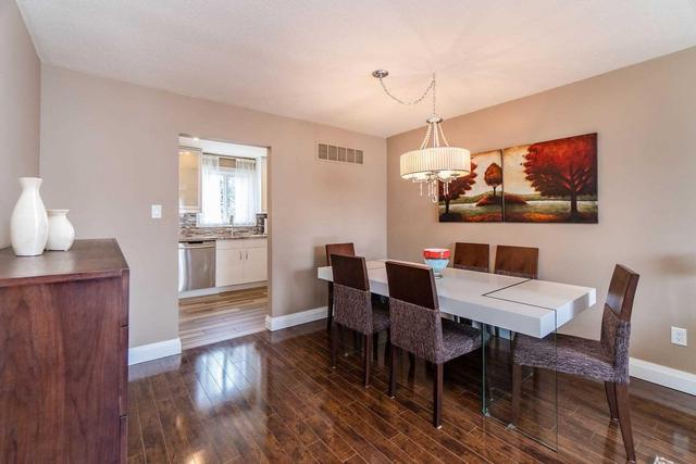 78 Morley Cres, Townhouse with 3 bedrooms, 2 bathrooms and 1 parking in Brampton ON | Image 7