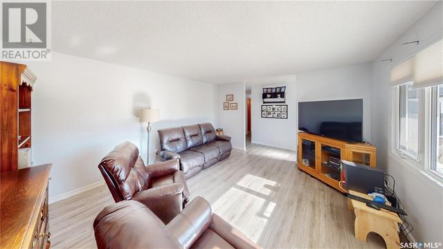 2924 3rd Avenue N, House detached with 3 bedrooms, 2 bathrooms and null parking in Regina SK | Image 5